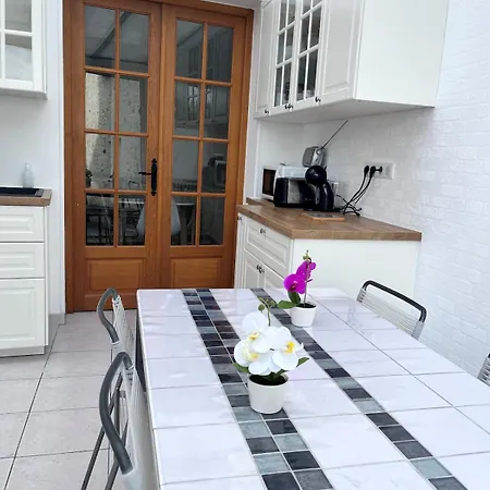 Nyaraló Maison Avec Jardin Au Centre De