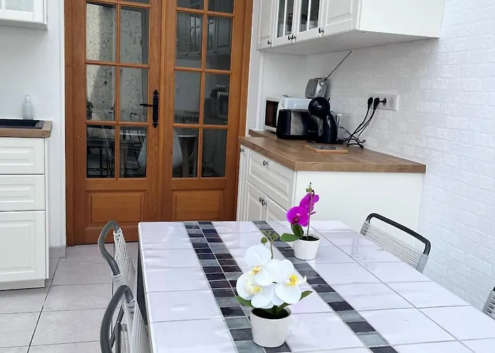 Nyaraló Maison Avec Jardin Au Centre De